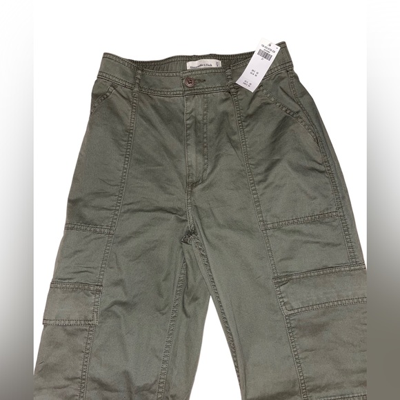 Abercrombie Relaxed Utility Pants. Size 27 Regular. Green. Worn 4x - Picture 3 of 6